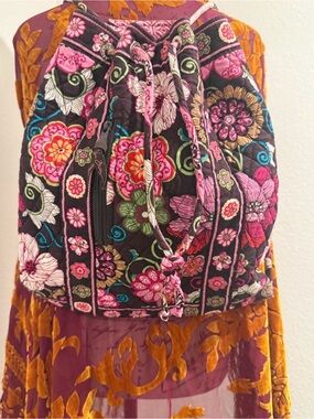 Rare retired Vera Bradley Mod Floral print Y2K print zip up backpack drawstring